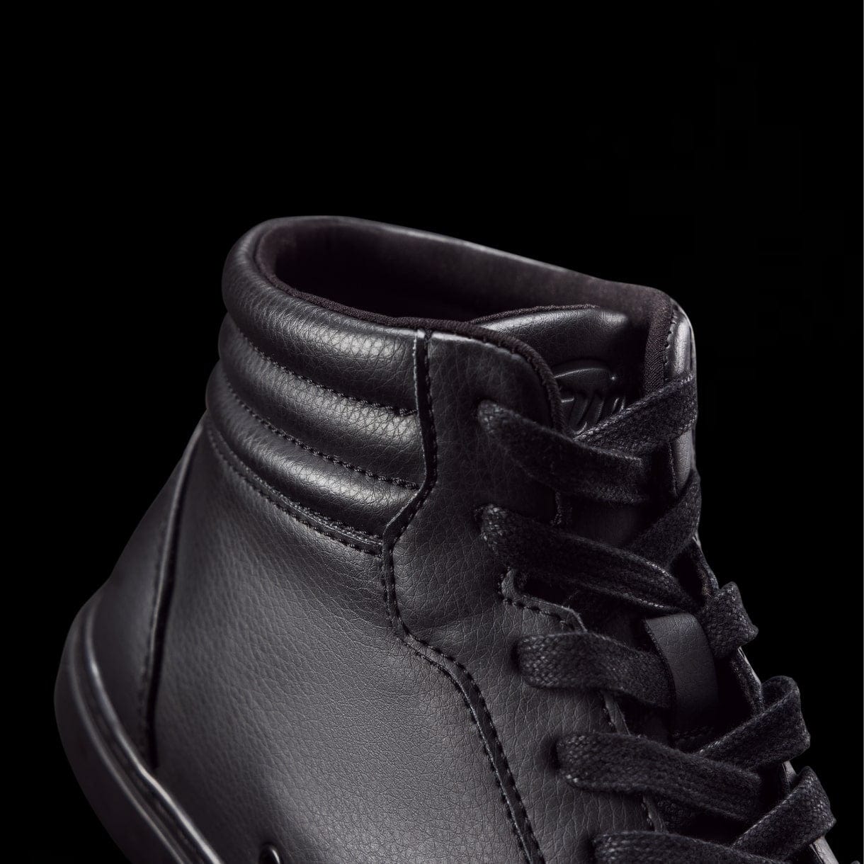 Fuego Sneakers All-black | High-top