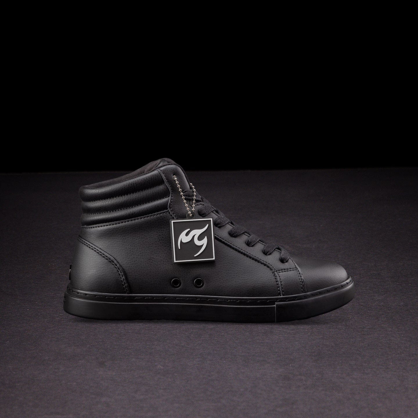 Fuego Sneakers All-black | High-top