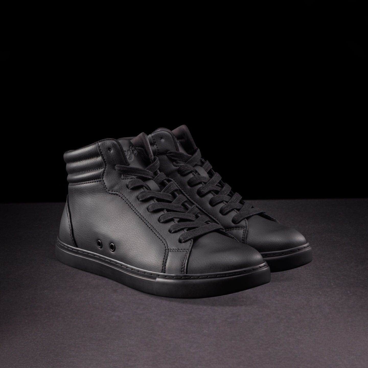 Fuego Sneakers All-black | High-top